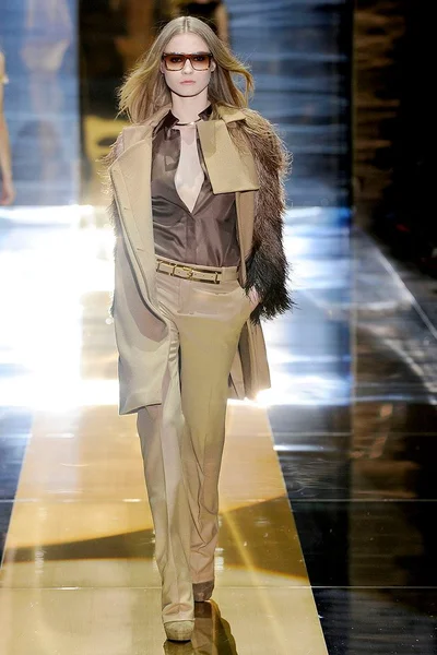 Look 17